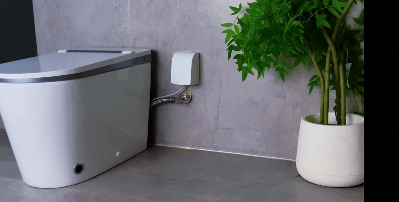 Video thumbnail showing HYGINA U5 Essential smart toilet features and everyday usage.